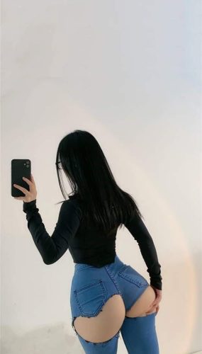 俏妞qiaoniuTT – 破洞牛仔裤 [16P/40MB]