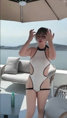 秀人视频 王雨纯  户外真空大尺 丁字裤 高颜巨ru